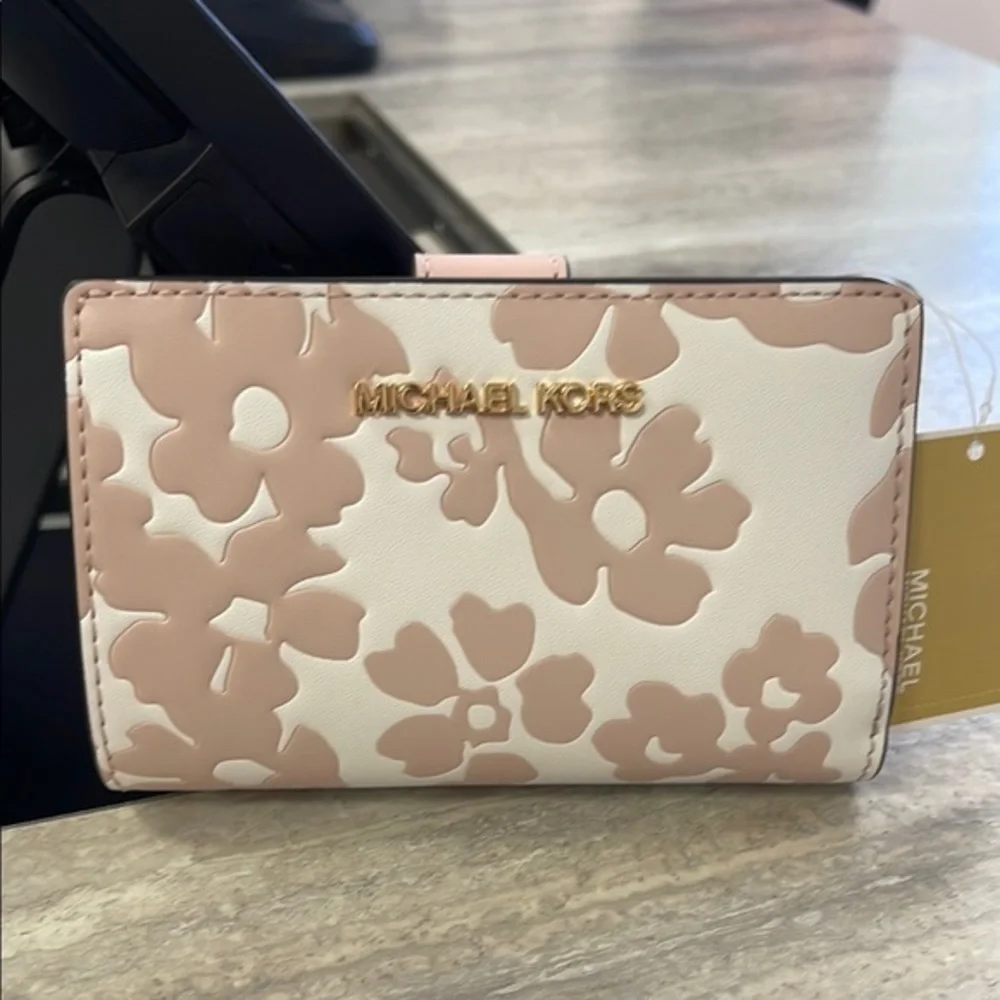 Michael Kors Jet Set Medium Floral Print Bi-Fold Wallet  POWDER BLUSH NWT
